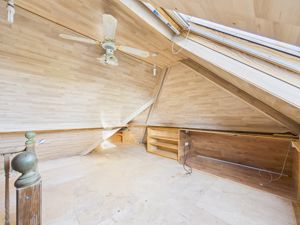 Attic Room- click for photo gallery